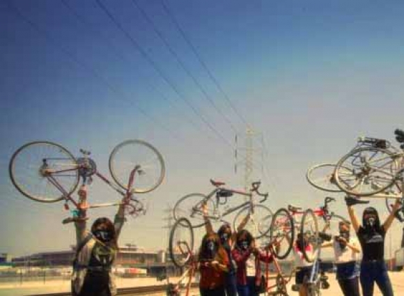 Bike mass, Ovarian Psycos (2016), Filmstill 
